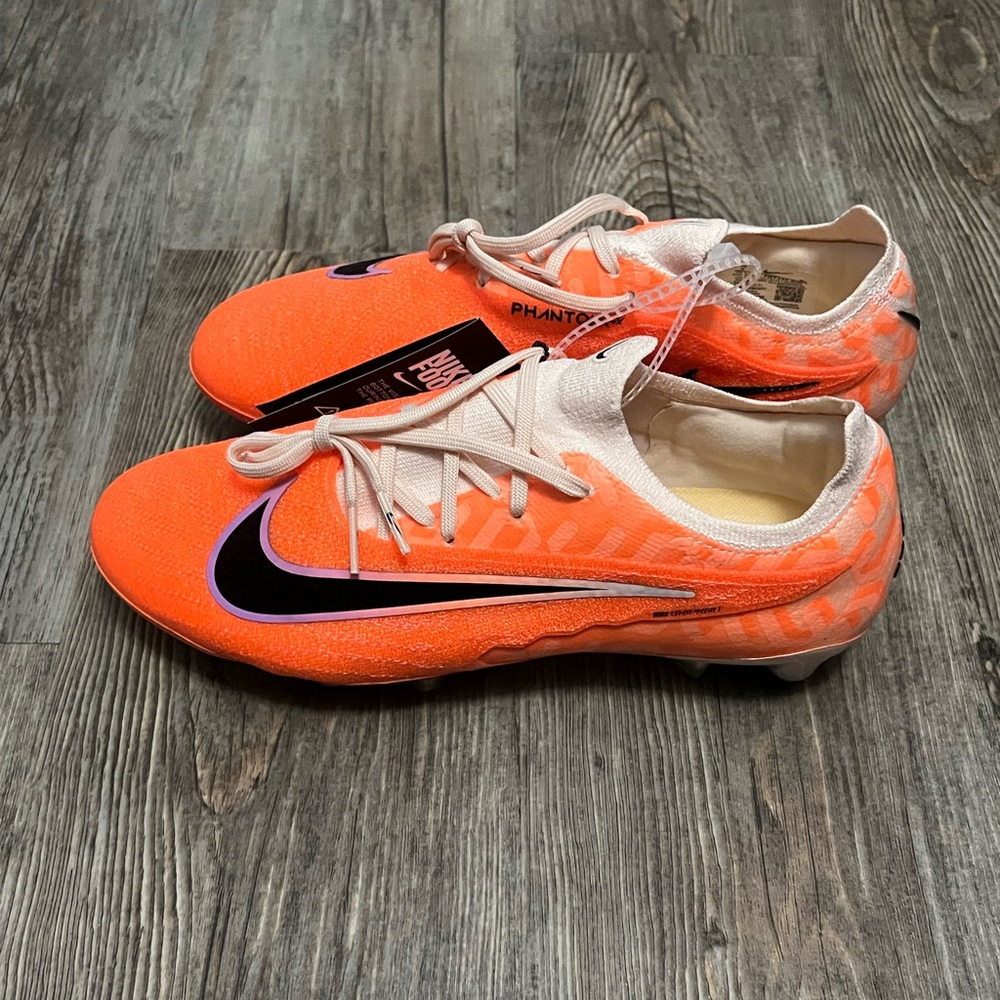 Nike Phantom Soccer cleats, size 6, (new)